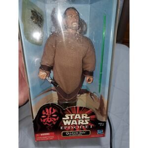 Star Wars Episode 1 Qui-Gon Jinn with Tatooine Poncho Factory Sealed